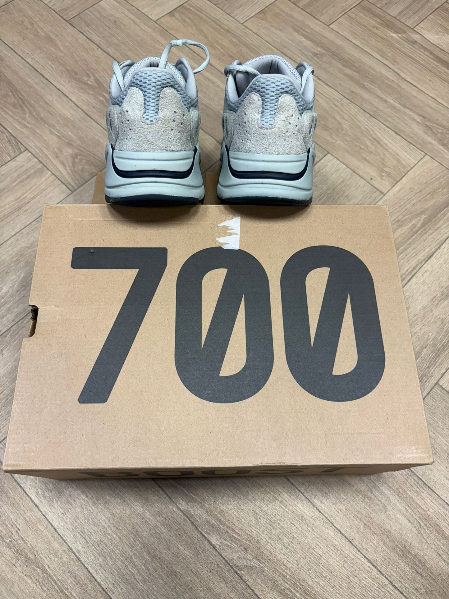 Yeezy Boost 700 - Salt